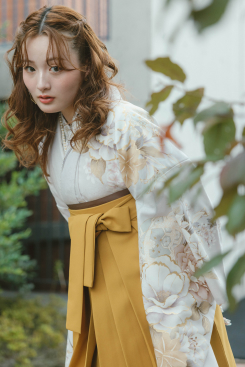 金茶と白ゆり　ホワイト x 黄色