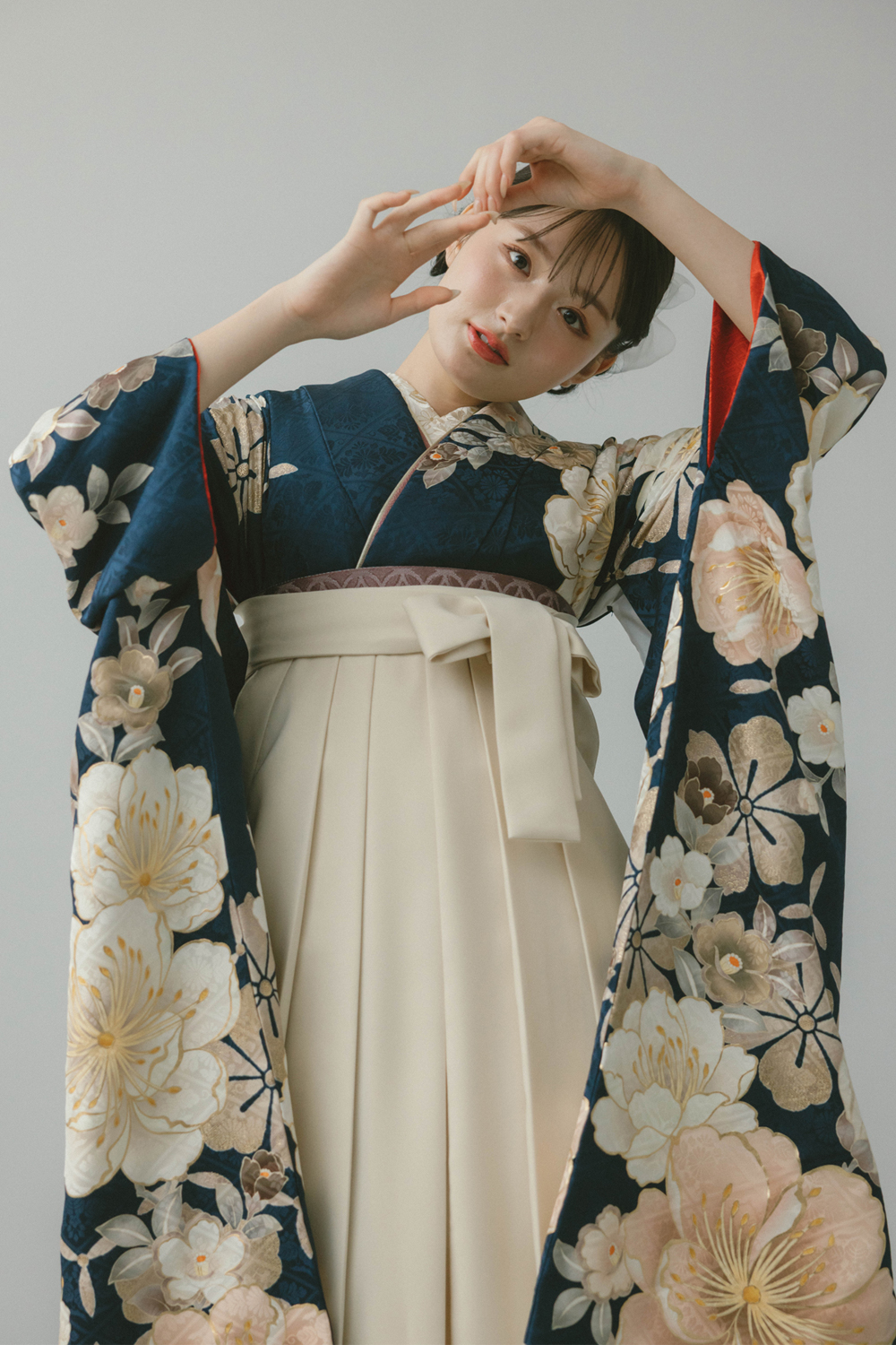 ピンク八重桜と椿　ネイビー x パールホワイト
