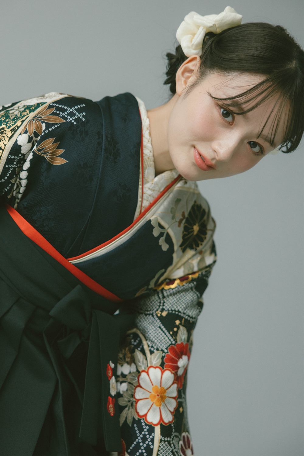 網目疋田柄に四季の花　瑠璃紺色 x 黒